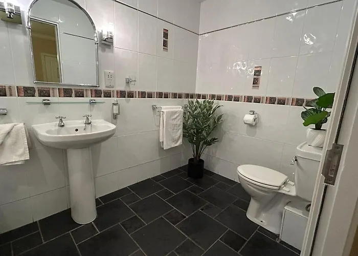 River Apartments, Spacious 2 Bedroom - Muckross Road *